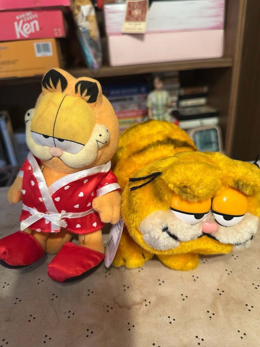 2 Garfield plush vintage Russell Stover Valentine Plush Robe Slippers